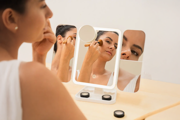 Afbeelding van Oplaadbare drieluik Make-up spiegel met LED & vergroting – Perfect zicht tot in ek detail