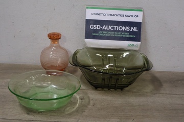 Afbeelding van Set van 2 Vintage Glazen Schalen & 1 Roze Karaf