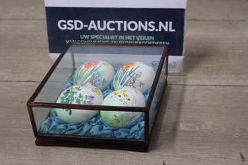 Afbeelding van Handgeschilderde Chinese eieren 4 stuks is een vitrinekastje