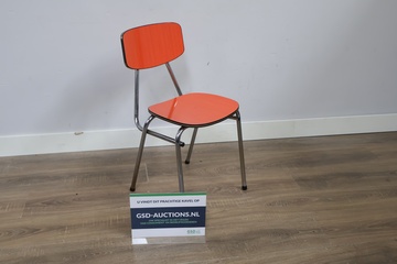 Afbeelding van Vintage stoel met oranje zit en rugleuning