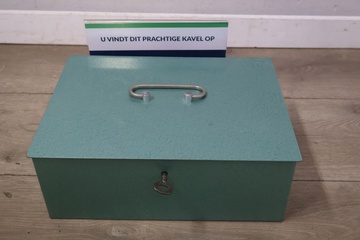 Afbeelding van Vintage Groen Metalen Geldkistje