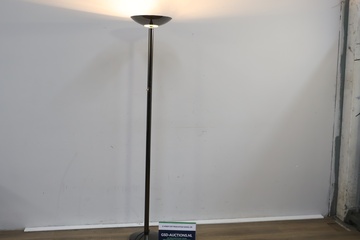 Afbeelding van Zwart Metalen SMC Vloerlamp