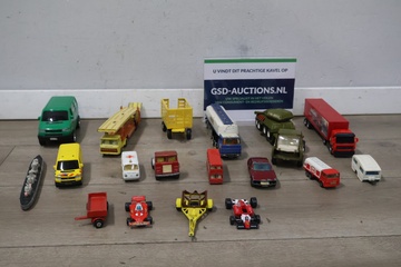 Afbeelding van Mix van speelgoedauto's 18 stuks