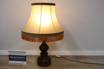Afbeelding van Vintage Houten Tafellamp met Klassieke Kap