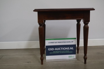 Afbeelding van Vintage houten bijzettafeltje