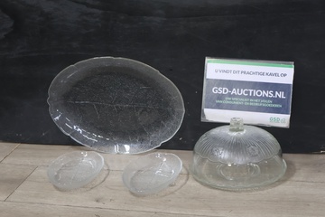 Afbeelding van Set van 3 Glazen Schalen & 1 Stolp'