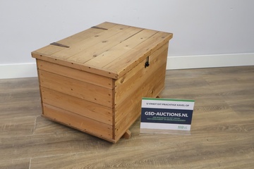 Afbeelding van Vintage Chalet-Stijl Houten Dekenkist