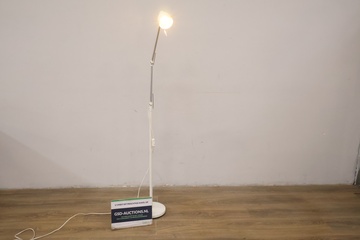 Afbeelding van Wit Metalen Vloerlamp met Verstelbare Arm/Kop''
