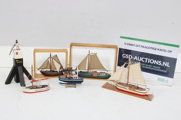 Afbeelding van Set van 5 Houten Modelbootjes