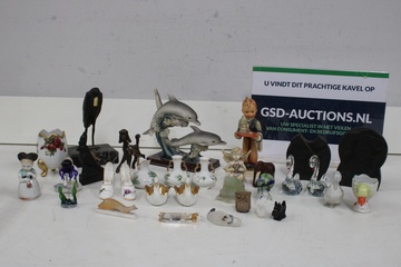 Afbeelding van Mix van 32 Vintage Porseleinen & Keramische Beeldjes