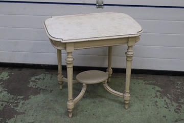 Afbeelding van Antiek Franse Bijzettafel in het Wit