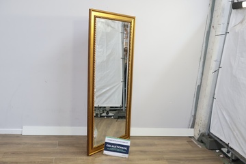 Afbeelding van Grote Rechthoekige Spiegel in Sierlijk Goudkleurige Lijst