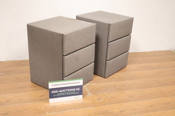 Afbeelding van Set van 2 Grijs Gestoffeerde Nachtkasten met 3-Lades