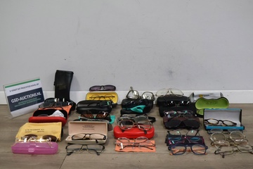 Afbeelding van Mix van 34 Brillen