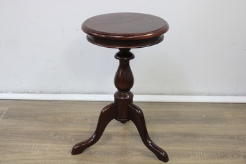 Afbeelding van Klassiek Houten 3-Poots Bijzettafel