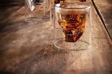 Afbeelding van Whisky Glazen Set van 4 Stuks – Stoer Schedeldesign