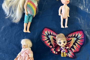 Afbeelding van Leuke partij van 4 kleine poppen/speelfiguren in diverse uit