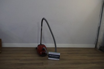 Afbeelding van Rode Miele Complete C1 Stofzuiger