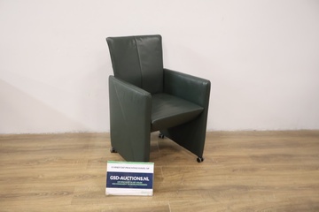 Afbeelding van Donkergroene Eetkamerstoel op Wieltjes''