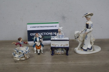 Afbeelding van Porseleinen beeldjes 4 stuks