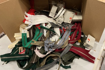 Afbeelding van Mix doos ritsen van alles wat minimaal 200 stuks