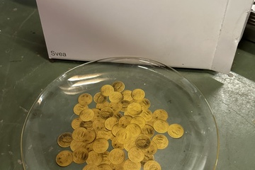 Afbeelding van 271. Glazen schaal met muntendecoratie