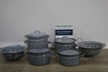 Afbeelding van Vintage emaille pannen en vergieten 6 stuks