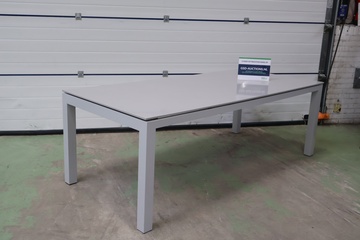 Afbeelding van Grijze vierkante eettafel
