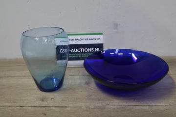 Afbeelding van Blauw Glazen Vaas met Blauw Glazen Schaal''