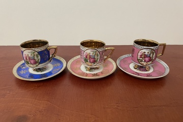 Afbeelding van Porseleinen koffie bekers in goudkleurige binnenkant