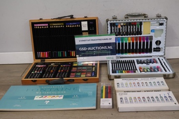 Afbeelding van Mix van schilderset met teken en verf benodigdheden