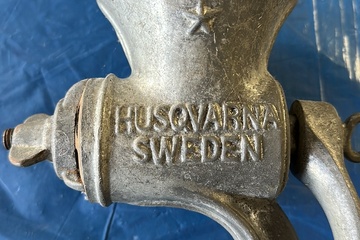 Afbeelding van Originele vintage vleesmolen van Husqvarna, geproduceerd in