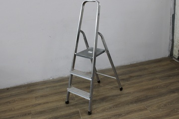 Afbeelding van Tomado huishoudtrap 3 treden