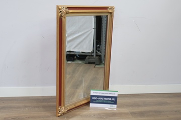 Afbeelding van Decoratieve Wandspiegel in Goudkleurige Lijst
