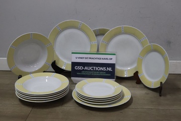 Afbeelding van Set van 15 Porseleinen Borden met Gele Rand