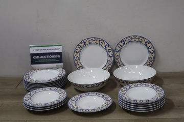 Afbeelding van Set van 18 Borden & 2 Schalen van Versailles Limoges