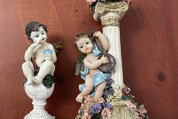 Afbeelding van Kandelaar met engeltjes en een beeld van angel