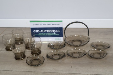 Afbeelding van Vintage Arcoroc servies met bekers en schaaltjes 12 stuks