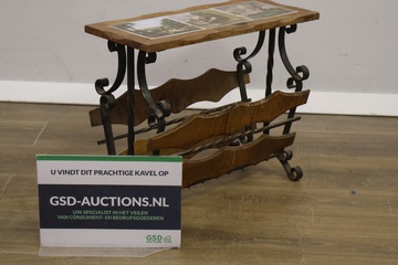 Afbeelding van Brocant Houten/Smeedijzeren Lectuurmand'