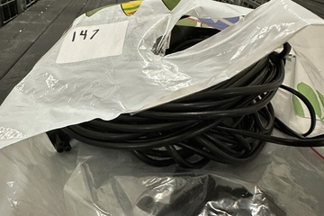 Afbeelding van 147. Stroomaansluiting aan o.a. monitor