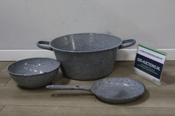 Afbeelding van Vintage Gewolte Emaille Pannen