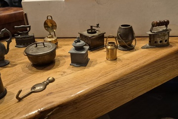 Afbeelding van messing en tinnen letterbak figuurtjes