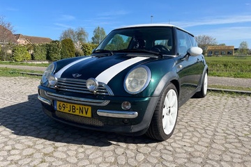 Afbeelding van Mini Cooper Britisch Racing Green met Wit- 2002 - 205.364 KM