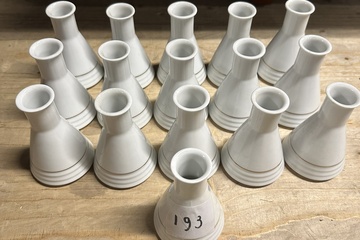 Afbeelding van 193. kleine vaasjes 16 stuks