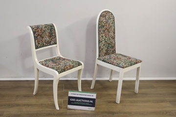 Afbeelding van Set van 2 Vintage Houten Stoelen met Bloempatroon'