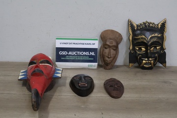 Afbeelding van Vintage Afrikaanse houten maskers 5 stuks