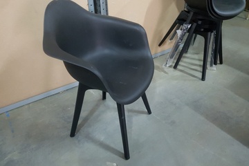 Afbeelding van 3x armstoel CITY - zwart kunststof kuip met kunststof poot