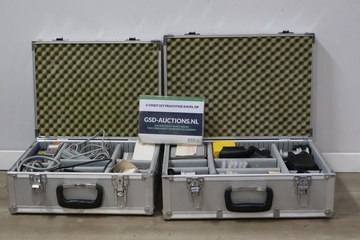 Afbeelding van 2 Koffers met camera accessoires