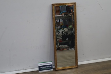 Afbeelding van Brocante rechthoekige spiegel met gouden lijst