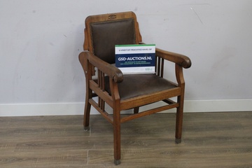 Afbeelding van Antiek Houten Kappersstoel met Bruin Leer